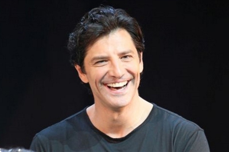 Σάκης Ρουβάς: Δείτε πως είναι όταν ξυπνά