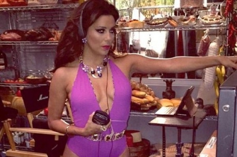 Για πολλά γέλια: Τι μπορεί να σκεφτόταν η Eva Longoria όταν φορούσε αυτό;