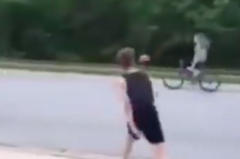 Τον «δούλευε» και την ξάπλωσε! (video)