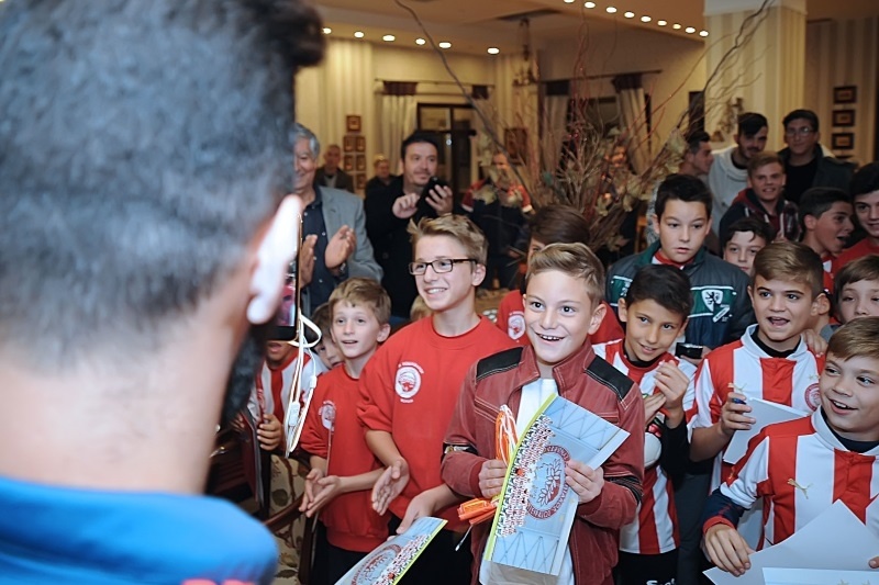 Ολυμπιακός: Τρομερή υποδοχή στη Βέροια! (photos)