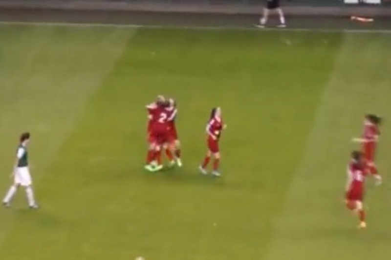 17χρονη σκοράρει… από το σπίτι της!