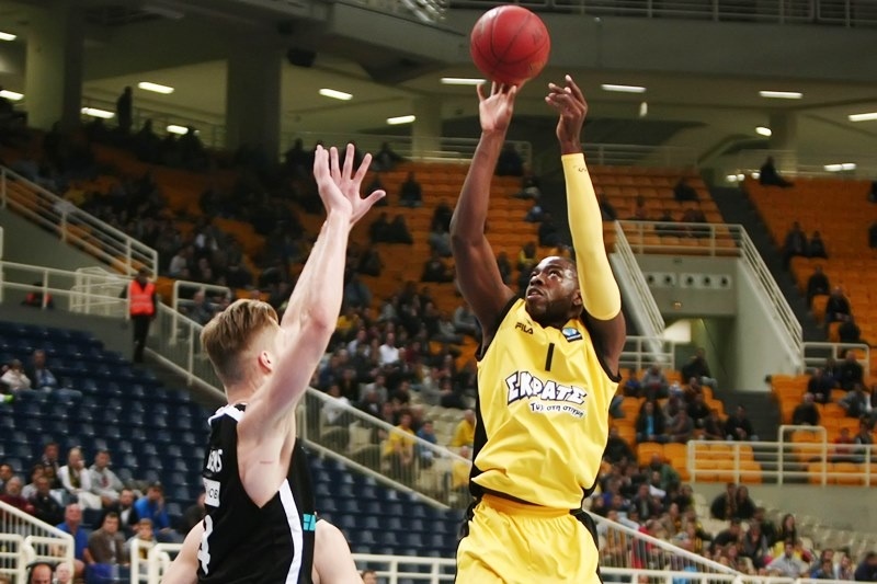 Πήραν τον Ανοσίκε χωρίς εξετάσεις!