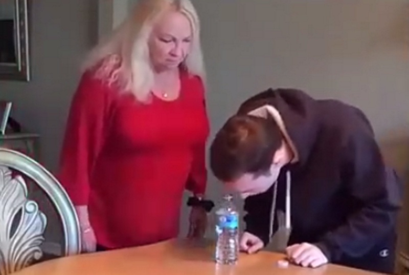 Φάρσα στη μανούλα; Φάε μία! (video)