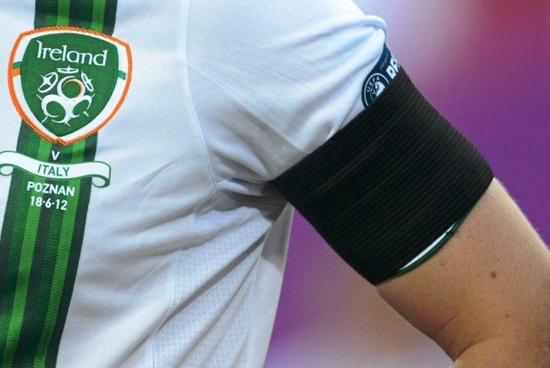 Μαύρα περιβραχιόνια και ενός λεπτού σιγή από την UEFA