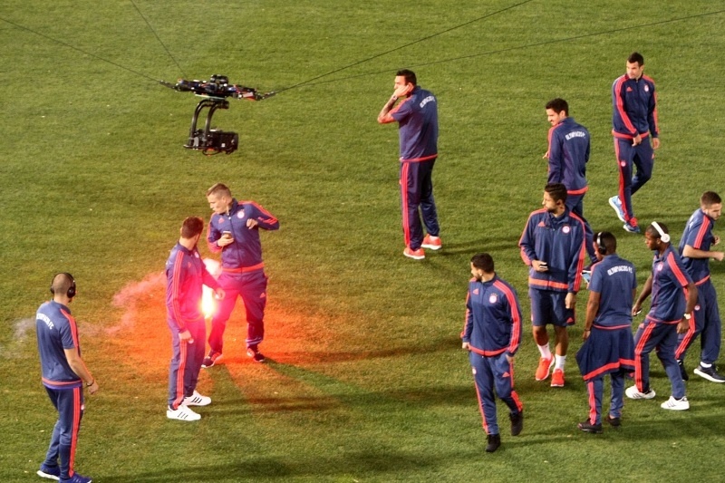 Παναθηναϊκός-Ολυμπιακός: Photostory με τις φωτοβολίδες στους παίκτες των «ερυθρόλευκων»!