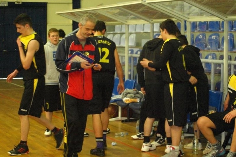 ΣΟΚ: Προπονητής μπάσκετ «έφυγε» εντός γηπέδου