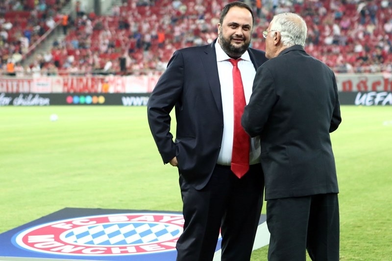 Καθίσματα στο γήπεδο της Αίγινας με τη βοήθεια του Βαγγέλη Μαρινάκη