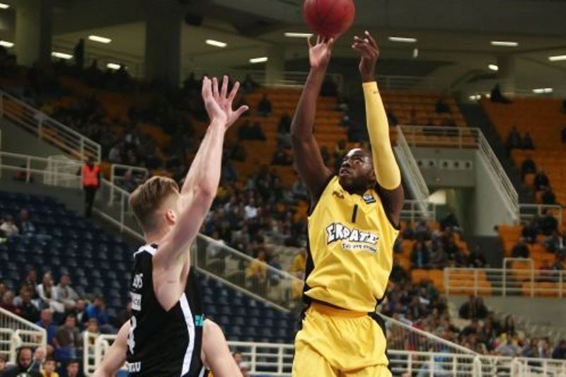 Δεν το... κουνάει ο Ανοσίκε!