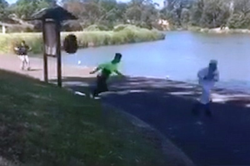 Ντύθηκε τζιχαντιστής και έκανε φάρσα με βόμβα (videos)