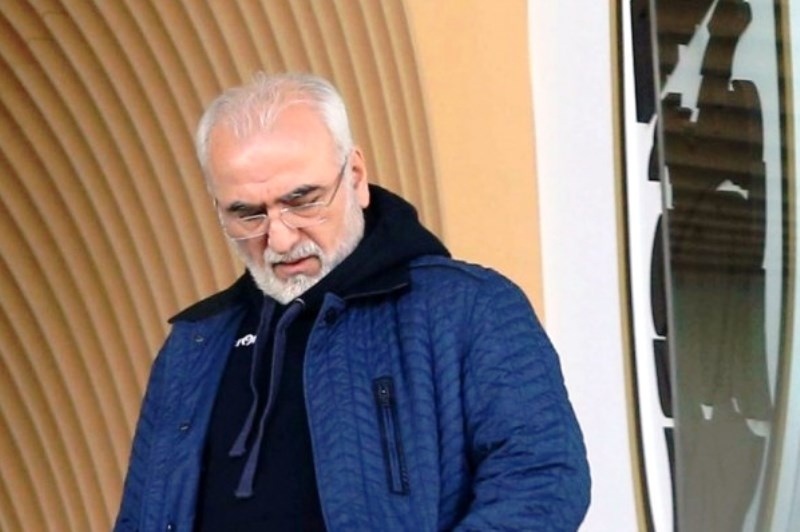 Τους μάζεψε στα γραφεία ο Ιβάν