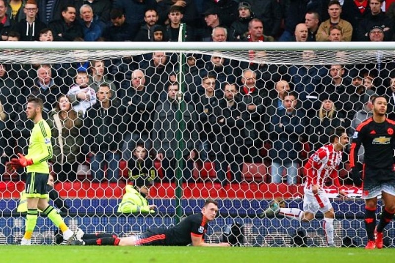 Συνεχίζεται ο διασυρμός για τη Γιουνάιτεντ (videos)