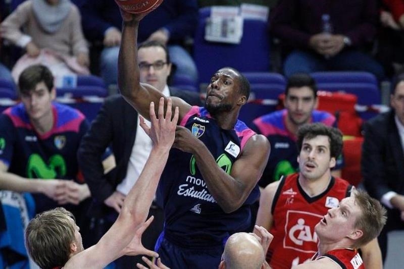 Παρελθόν από την Εστουντιάντες ο Μίτσελ