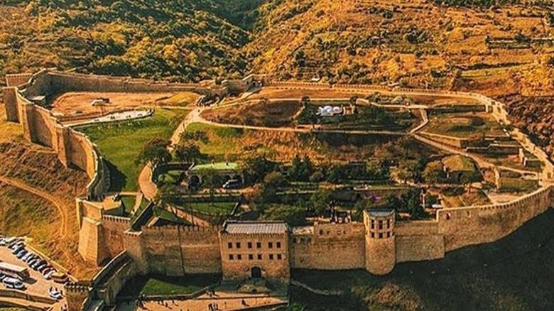 Nεκρός και τραυματίες σε επίθεση εναντίον τουριστών στη Ρωσία