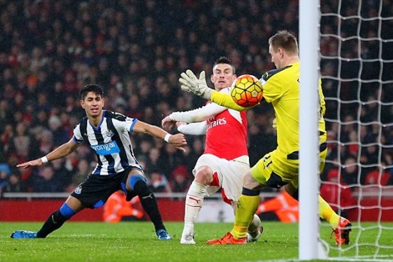 Μόνη στην κορυφή η Άρσεναλ (videos)