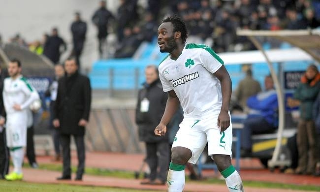 O Εσιέν κοντά στα παιδιά! (photo)