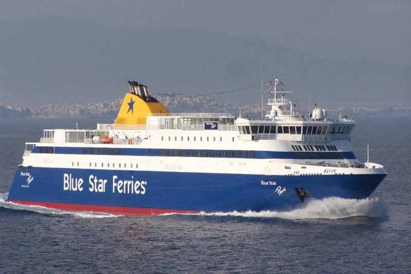 Το Blue Star Paros προσέκρουσε στο λιμάνι του Πειραιά! (photos)