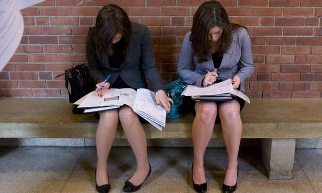 Μας δουλεύουν! Η κυβέρνηση υποστηρίζει ότι αυξήθηκαν οι προσλήψεις