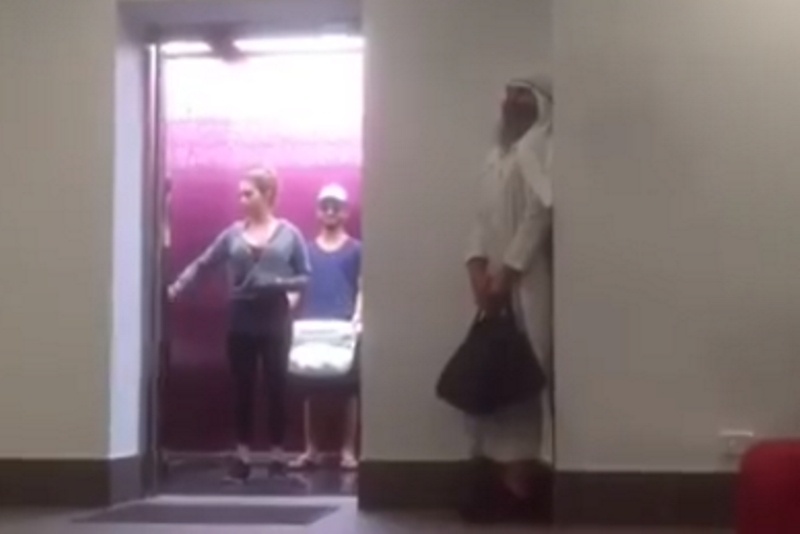 Εδώ ο κόσμος καίγεται, ο άλλος κάνει φάρσες για βόμβες! (video)