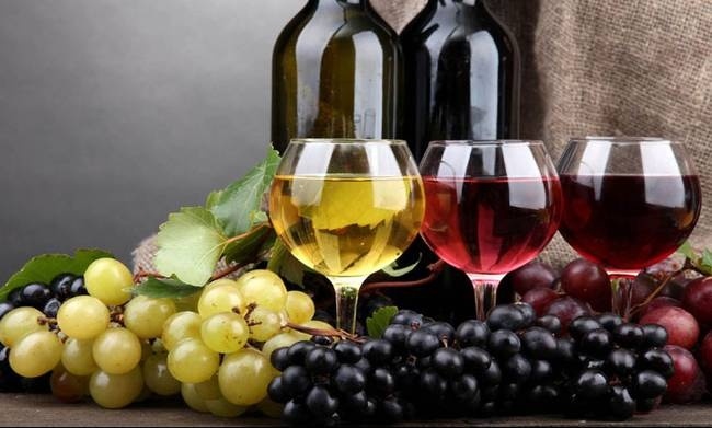 Στα «κάγκελα» οι οινοπαραγωγοί: Κλείνουν τα οινοποιεία