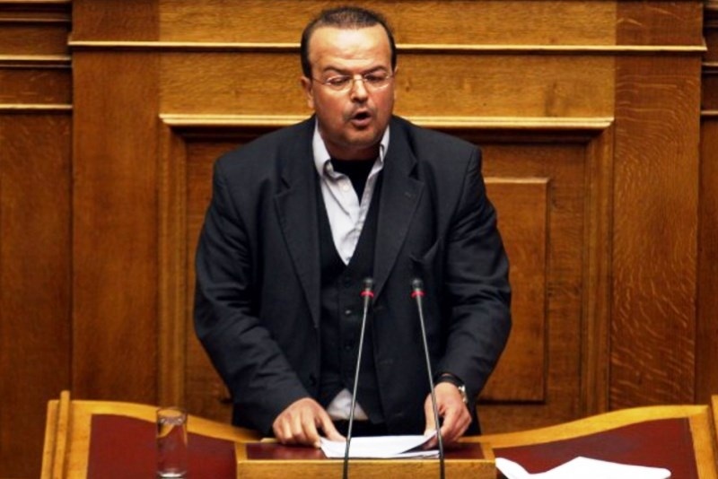 Επικό τρολάρισμα στον Τριανταφυλλίδη για τα δίδακτρα στα σχολεία (photos)