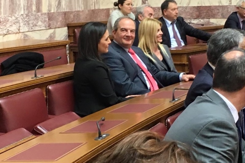 Κεφαλογιάννη-Ράπτη και στη... μέση ο Κώστας Καραμανλής! (photos)