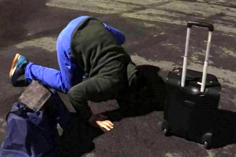 ΑΠΙΣΤΕΥΤΟ! Παίκτης του Φάρου φιλάει το έδαφος μετά το θρίλερ στον αέρα (photo)