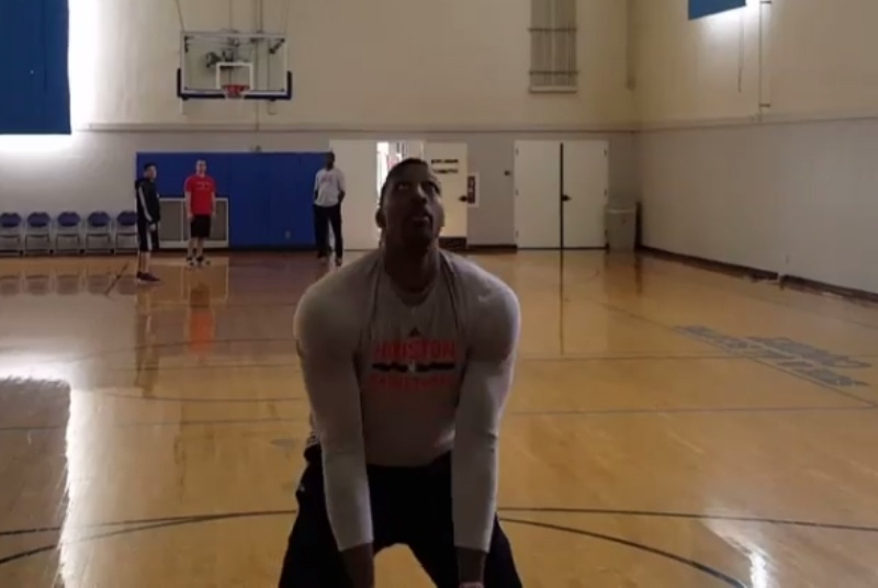 Το έβαλε ανάποδα από την άλλη πλευρά του γηπέδου ο Χάουαρντ! (video)