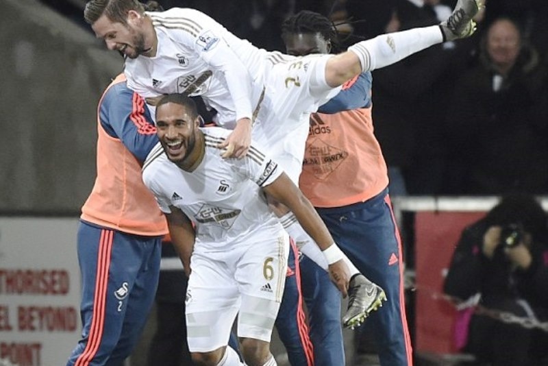 Νίκη παραμονής για Σουόνσι (video)