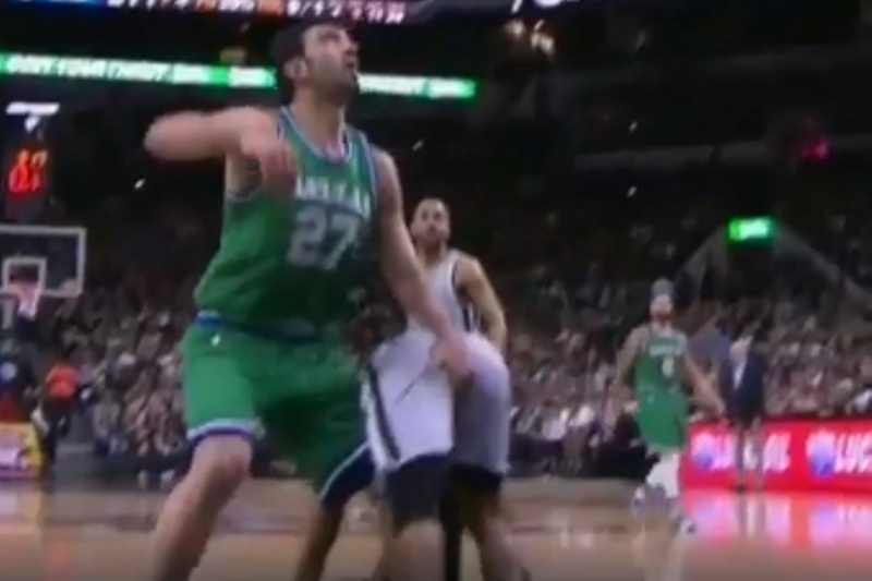 «Χούφτωσε»… αντίπαλο ο Πατσούλια! (video)