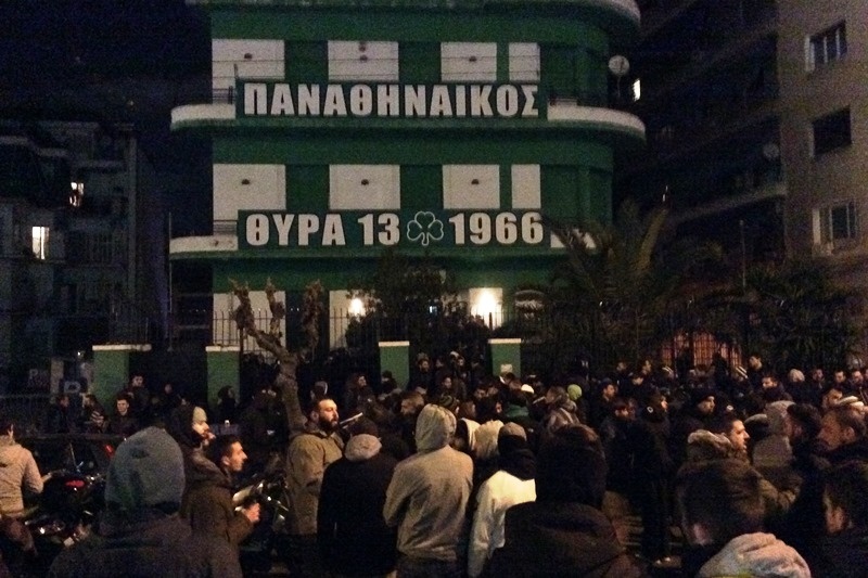 Έξω από το Χίλτον οι οπαδοί του Παναθηναϊκού! (photos)