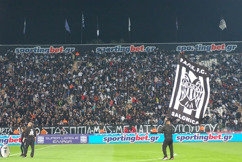 Η Θύρα 4 στηρίζει την Θύρα 13 για το «κλείσιμο»