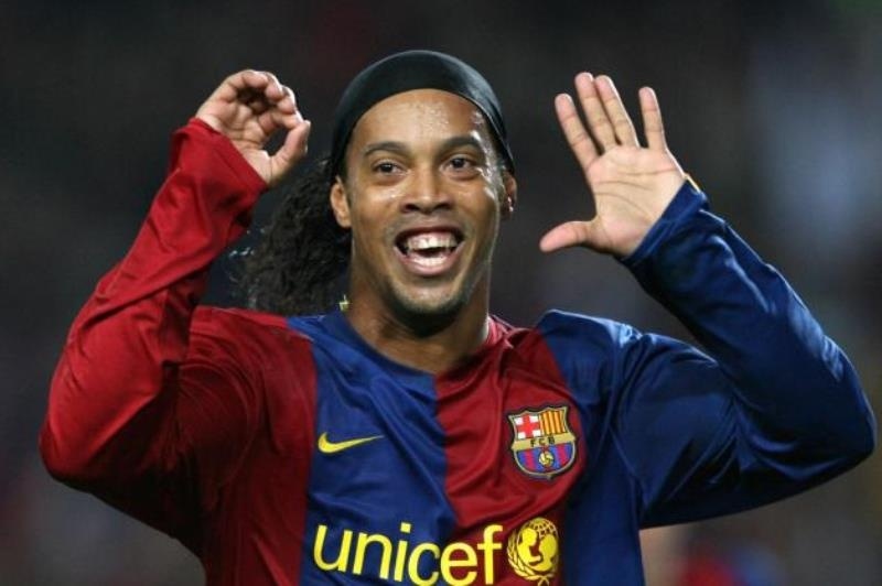 Στη Μπαρτσελόνα ο Ροναλντίνιο!