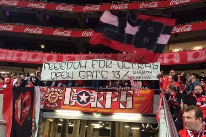 Στο πλευρό της Θύρας 13 οι οπαδοί της Μπενφίκα!