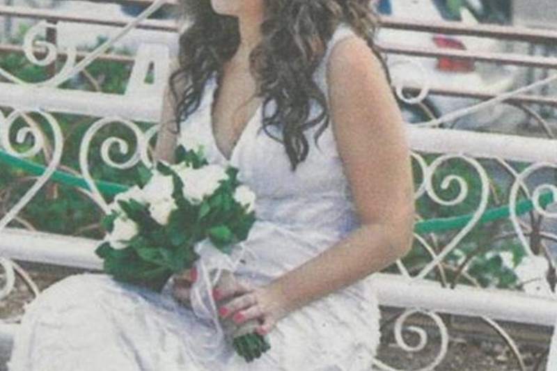 «Κρεμάστηκε» γνωστή Ελληνίδα παρουσιάστρια! (photos)