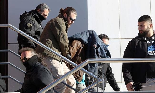 Θολωμένος και μετανιωμένος δήλωσε ο Αλβανός συζυγοκτόνος: Είδα στα χέρια μου αίματα…