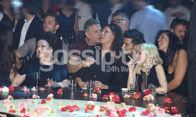 Οι τρυφερές αγκαλιές Κώστα Κόκλα - Βάνας Μπάρμπα! Νέο ειδύλλιο;