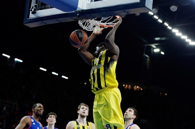 Εφές Αναντολού - Φενέρμπαχτσε 73-77: Δεν σταματάει πουθενά