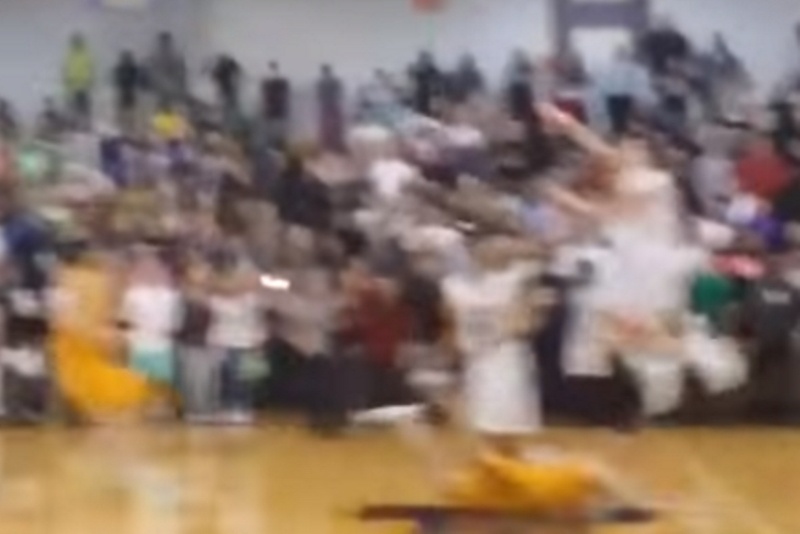 Ένα buzzer-beater πέρα από κάθε φαντασία! (video)