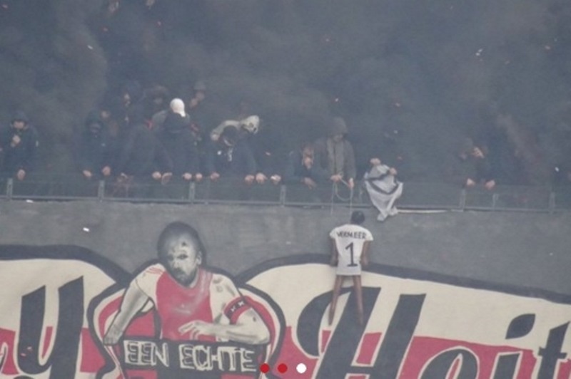 Σοκ: Κρέμασαν… τον γκολκίπερ της Φέγενορντ οπαδοί του Άγιαξ!