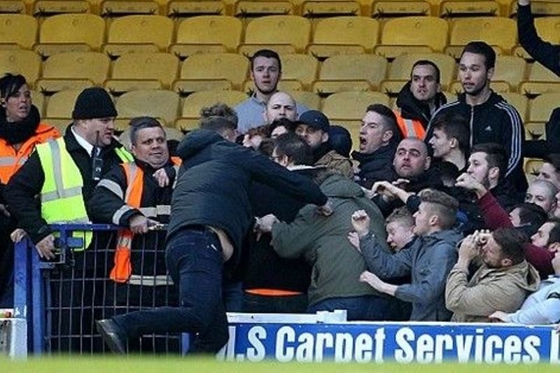 Απίστευτο ξύλο σε αγγλικό πρωτάθλημα (video)