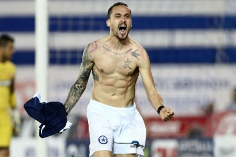 Τρελάθηκε με τη νίκη ο Ναπολεόνι! (photo)