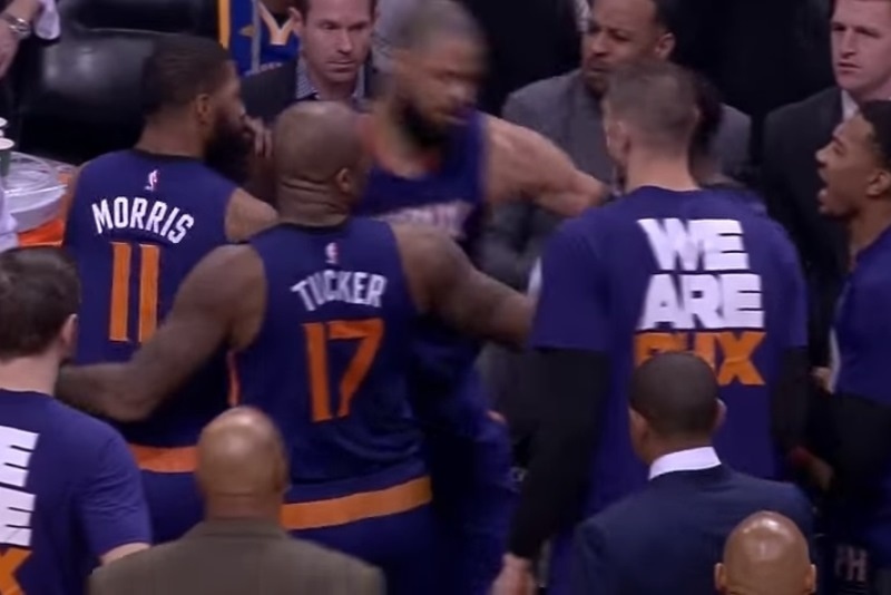 Πλακώθηκαν στο τάιμ άουτ οι παίκτες των Σανς (video)