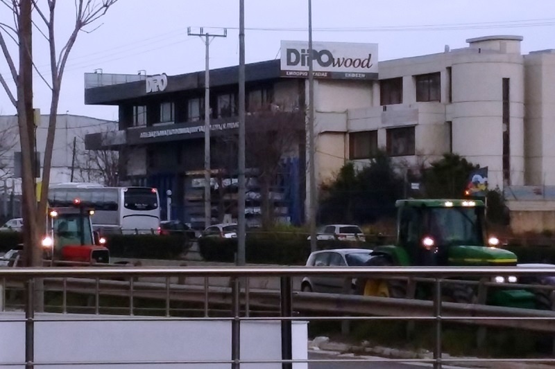 Αγρότες: Η πορεία των τρακτέρ για την Αθήνα (video)