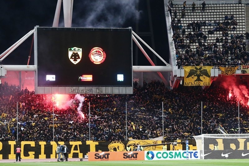 ΑΕΚ - Ολυμπιακός: Μ' ένα τέταρτο καθυστέρηση η σέντρα