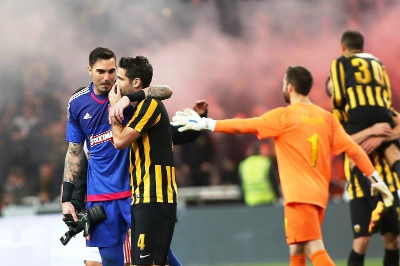 Απέλαση στον Ρομπέρτο!