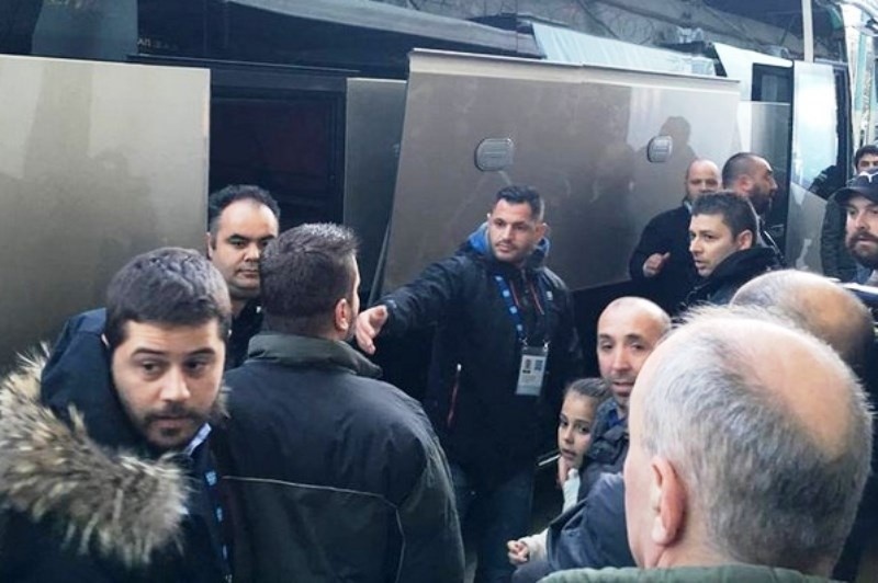 Απίστευτη κίνηση οπαδών του Παναθηναϊκού στους παίκτες του ΠΑΟΚ