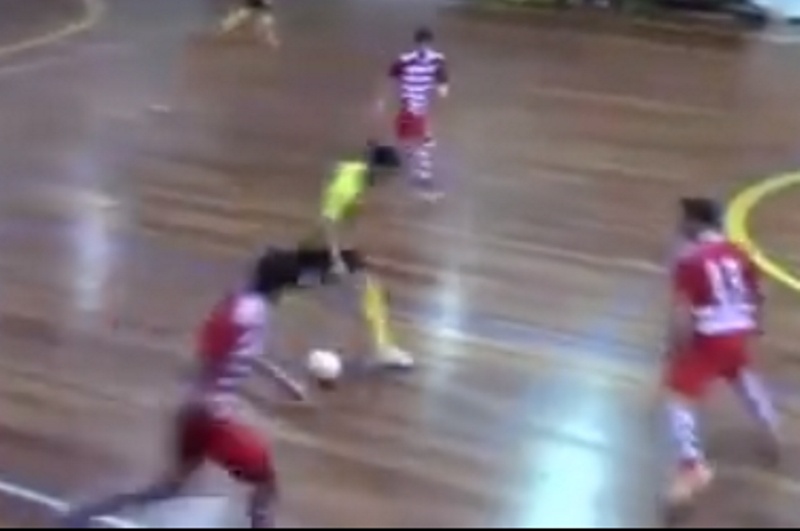Απίστευτη γκολάρα σε futsal! (video)