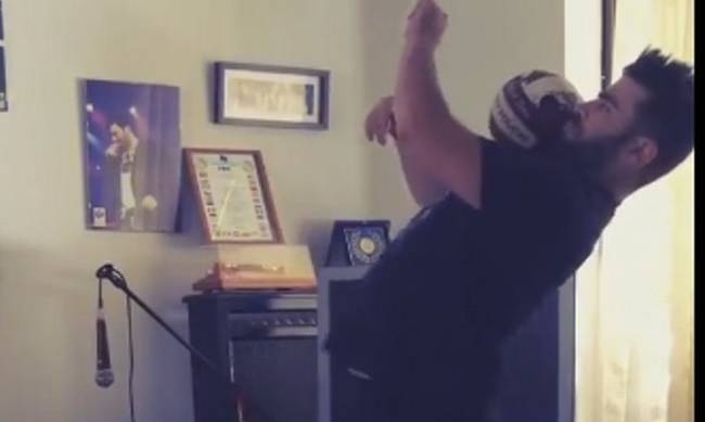 Παντελίδης: Η μεγάλη του αγάπη για το ποδόσφαιρο και τα κόλπα με την μπάλα στο σπίτι του