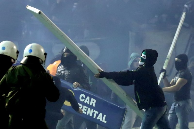 Εγκληματική ομάδα που μετείχε στα επεισόδια της Λεωφόρου στα χέρια της Αστυνομίας! (photos)