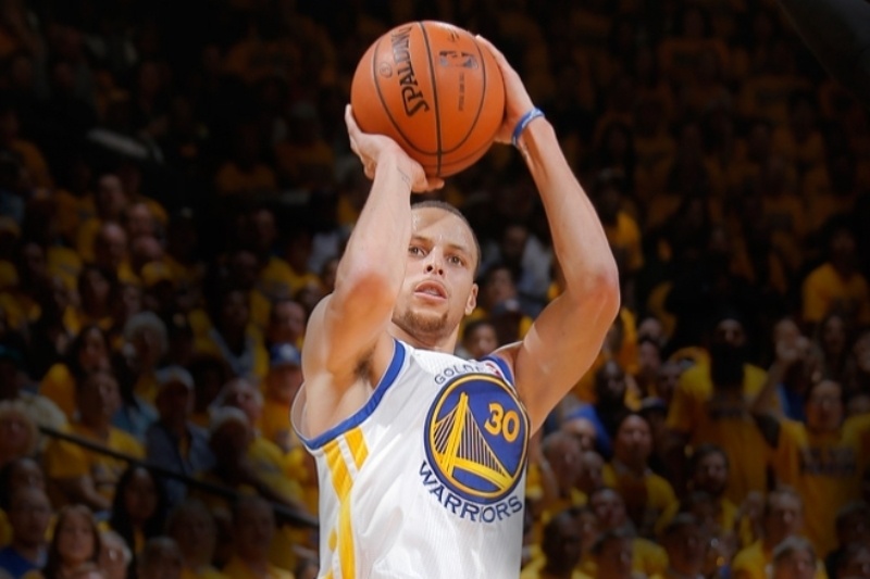 Η απόγνωση των οπαδών των Θάντερ πριν το σουτ του Κάρι! (photo+video)